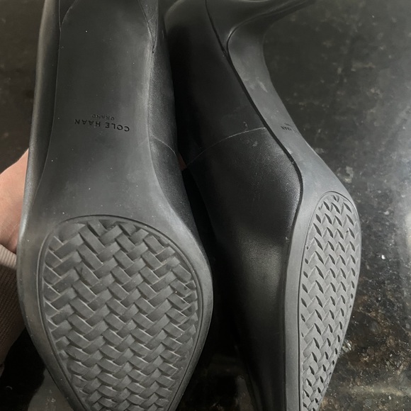 Cole Haan black leather pumps sz 10.5 - Picture 6 of 8
